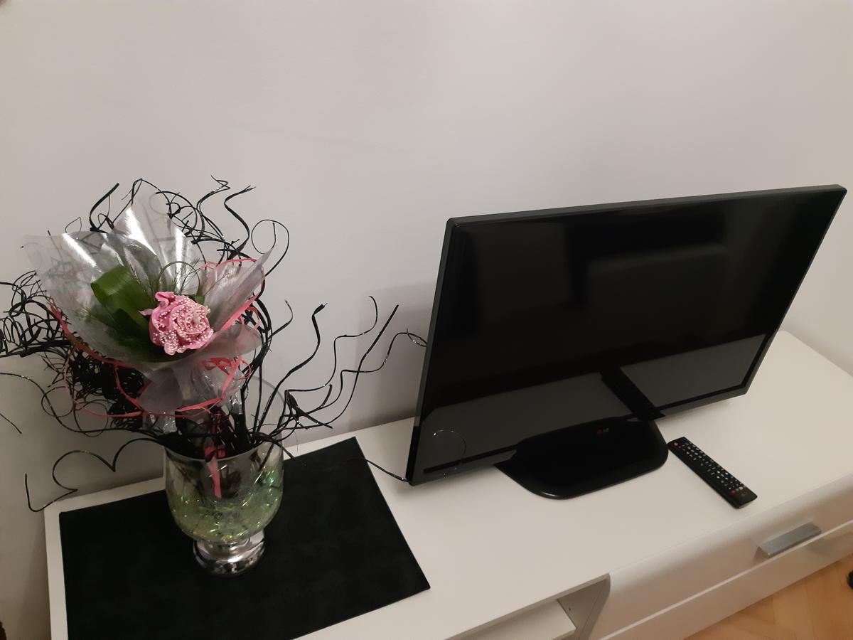 Velvet Lux Apartment Ni Екстериор снимка