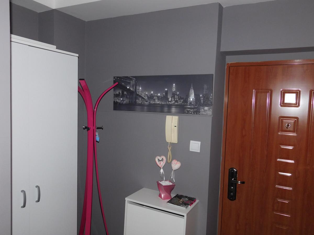 Velvet Lux Apartment Ni Екстериор снимка