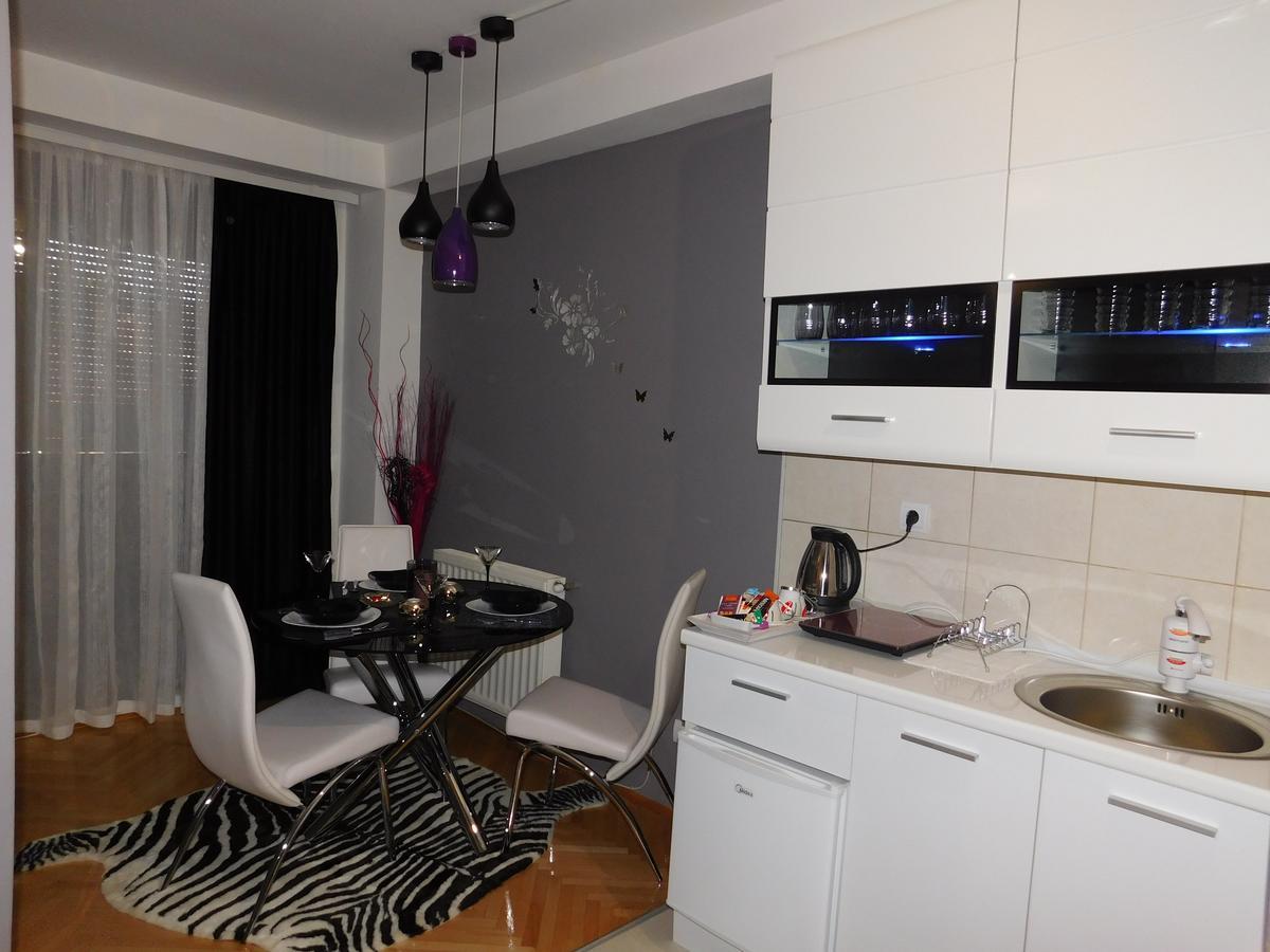 Velvet Lux Apartment Ni Екстериор снимка