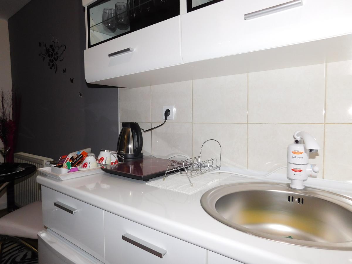 Velvet Lux Apartment Ni Екстериор снимка